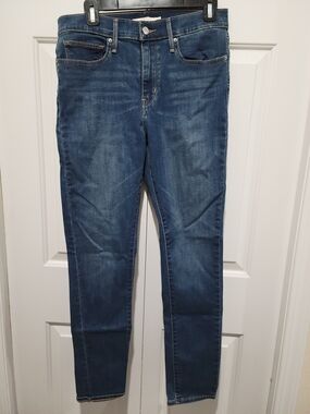 Levi's Women's Medium Blue Skinny Jeans